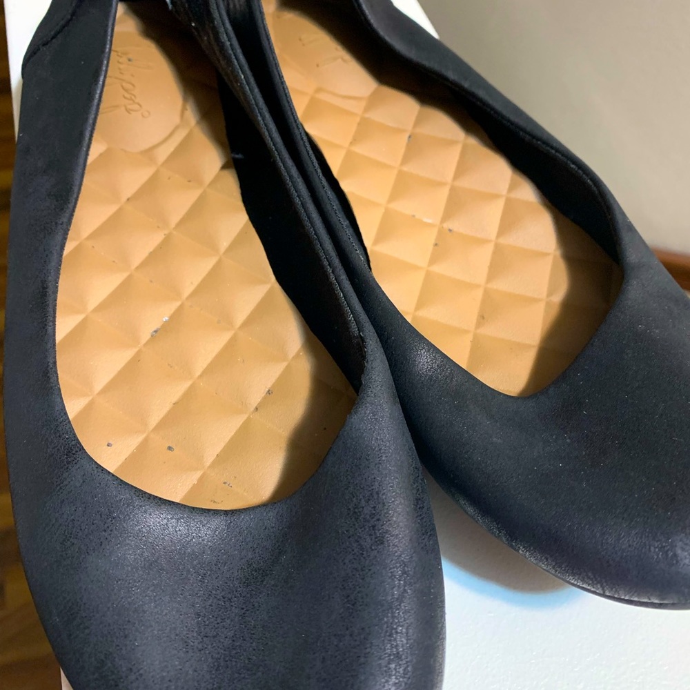 Ladies Black Flats - Picture 1 of 5